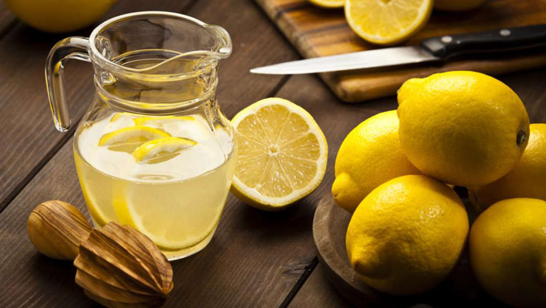 Мора да бидете ВНИМАТЕЛНИ: Диетата со лимон го чисти телото од токсини и ги намалува килограмите